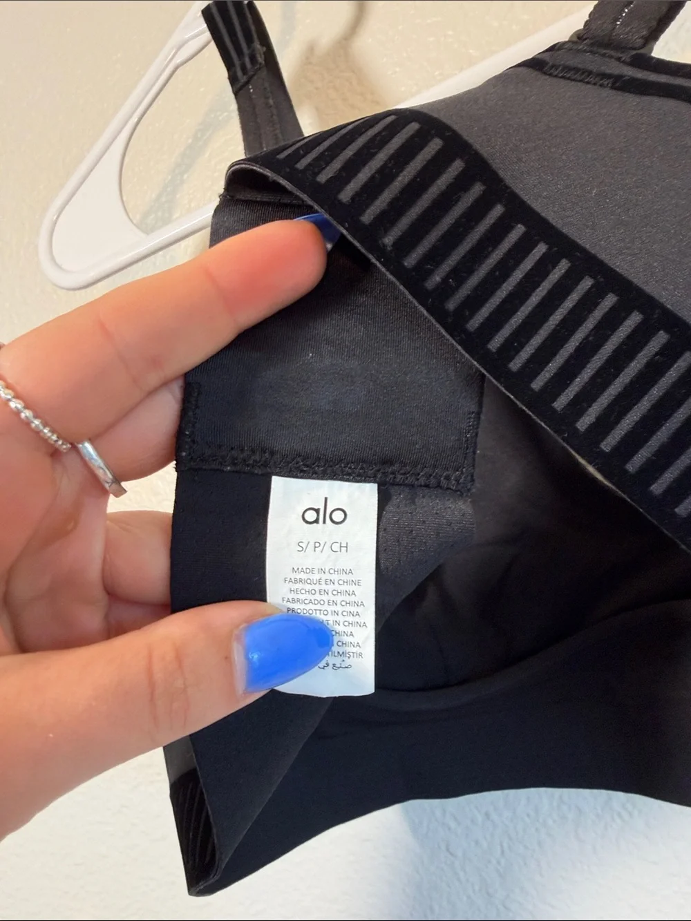 ALO Yoga Line Up Bra in Black - S